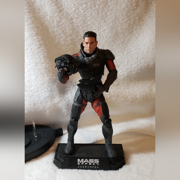 MCFARLANE MASS EFFECT ANDROMEDA SCOTT RYDER 7" ACTION FIGURE - Picture 5 of 12